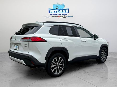 Used 2023 Toyota Corolla Cross XLE w/ Convenience Package image 5