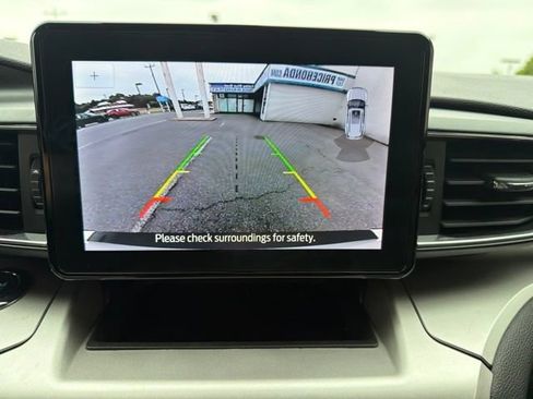 Used 2022 Ford Explorer XLT w/ Equipment Group 202A AWD/4WD image 24