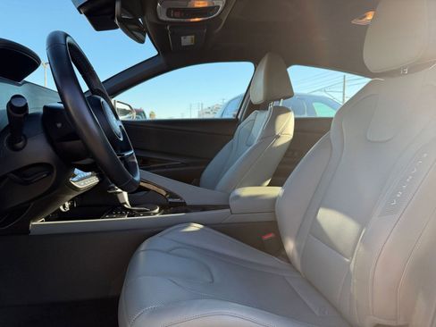 Used 2025 Hyundai Elantra Limited image 25