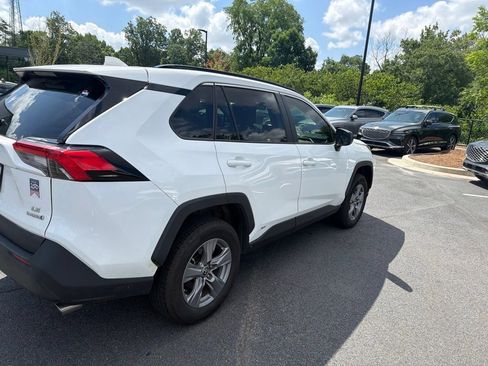 Used 2024 Toyota RAV4 LE AWD/4WD image 4