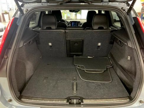 Used 2020 Volvo XC40 T5 R-Design image 34