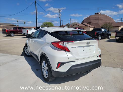Used 2021 Toyota C-HR LE image 5