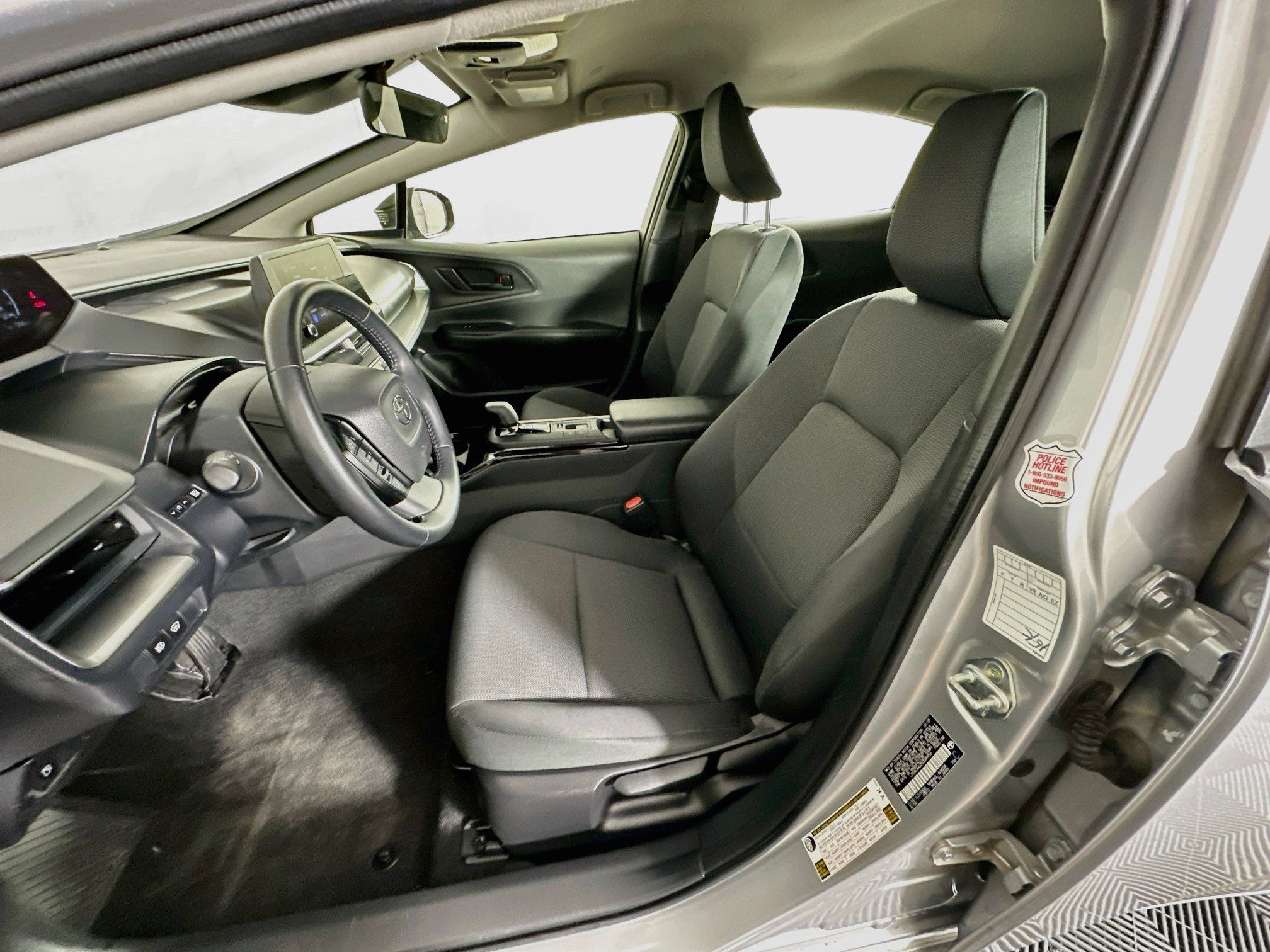 Used 2025 Toyota Prius LE FWD image 13
