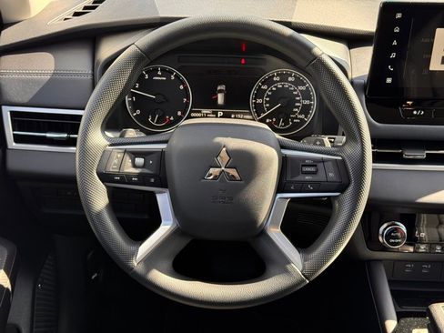 New 2026 Mitsubishi Outlander ES image 18