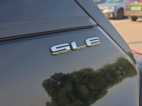Used 2024 GMC Terrain SLE FWD image 8