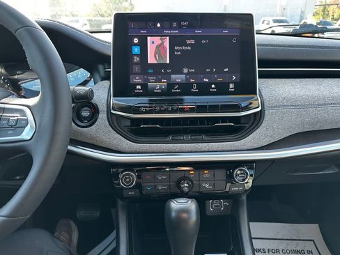 Used 2022 Jeep Compass Latitude image 62