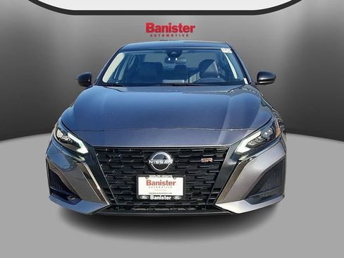 Used 2024 Nissan Altima 2.5 SR FWD image 2