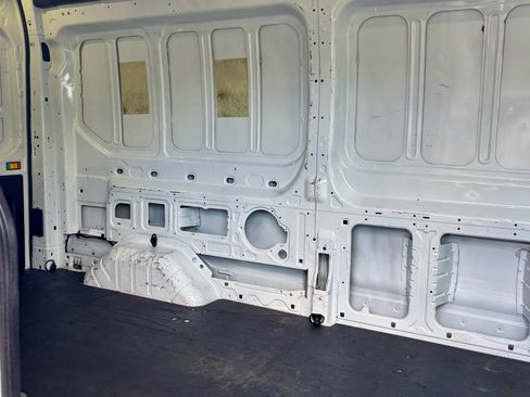 Used 2018 Ford Transit 250 148 High Roof image 12