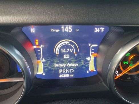 Used 2018 Jeep Wrangler Unlimited Sahara image 12