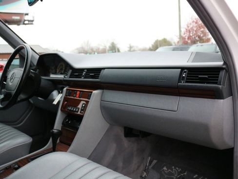 Used 1993 Mercedes-Benz 300 E 2.8 image 43
