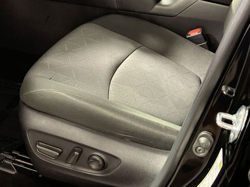 Used 2025 Toyota RAV4 XLE AWD/4WD image 15