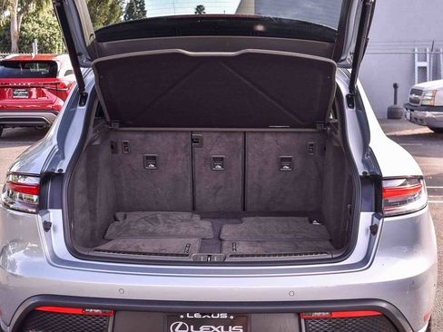 Used 2022 Porsche Macan image 25