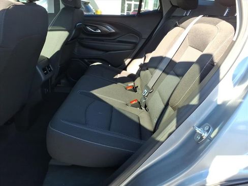 Used 2024 GMC Terrain SLE w/ Driver Convenience Package image 8