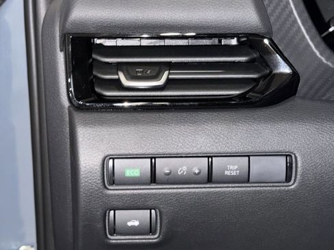 New 2025 Nissan Sentra SV image 28