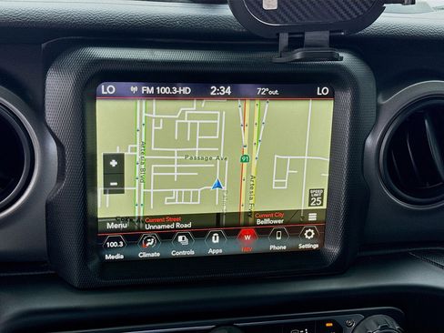 Used 2023 Jeep Gladiator Sport AWD/4WD image 9