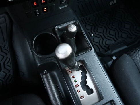 Used 2007 Toyota FJ Cruiser 4WD image 18