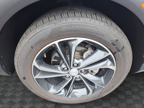 Used 2021 Buick Encore GX Essence w/ Advanced Technology Package FWD image 17