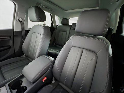 Used 2023 Audi Q5 2.0T Premium w/ Convenience Package image 11