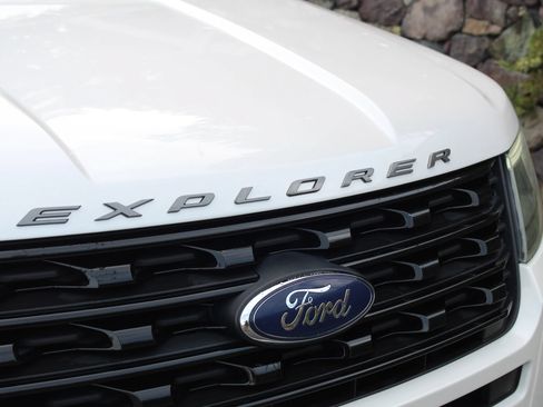 Used 2017 Ford Explorer Sport AWD/4WD image 40