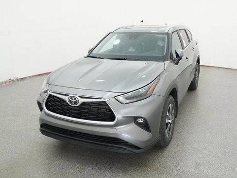 New 2026 Toyota Highlander XLE image 16