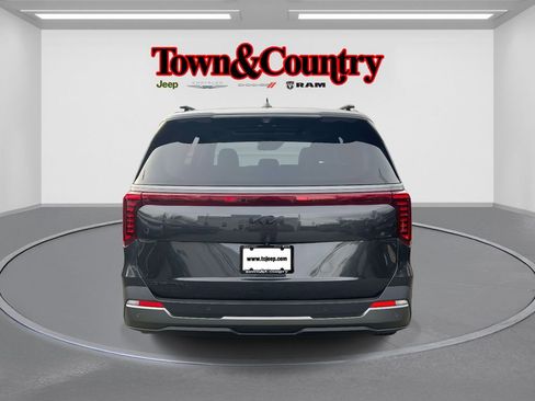 Used 2025 Kia Carnival SX Prestige image 6