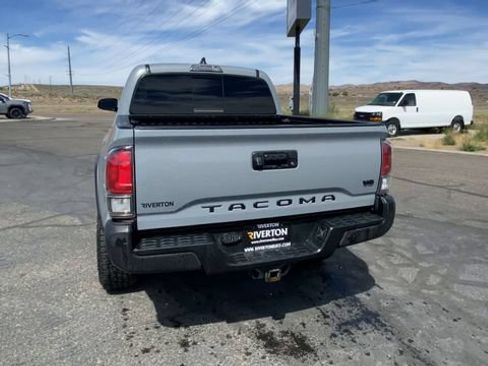 Used 2020 Toyota Tacoma TRD Off-Road w/ Blackout Package AWD/4WD image 7