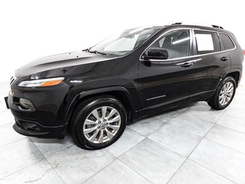Used 2017 Jeep Cherokee Overland AWD/4WD image 4