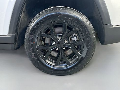 Used 2024 Jeep Grand Cherokee L Laredo image 34