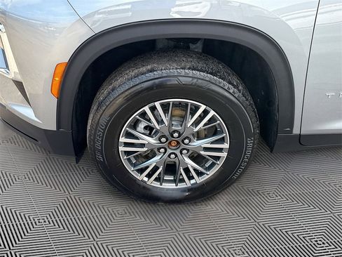 Used 2024 Chevrolet Traverse LT image 35