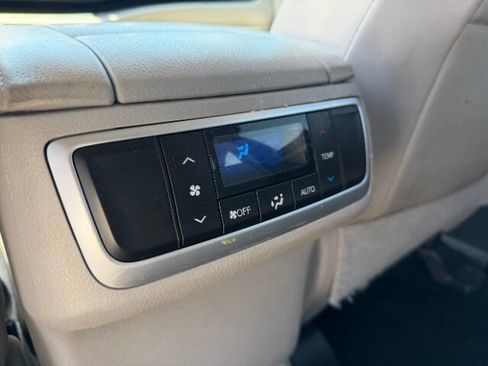 Used 2016 Toyota Highlander XLE AWD/4WD image 13