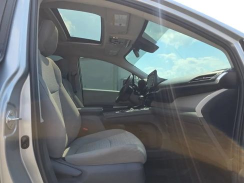 Used 2021 Toyota Sienna LE w/ LE Plus Package FWD image 46