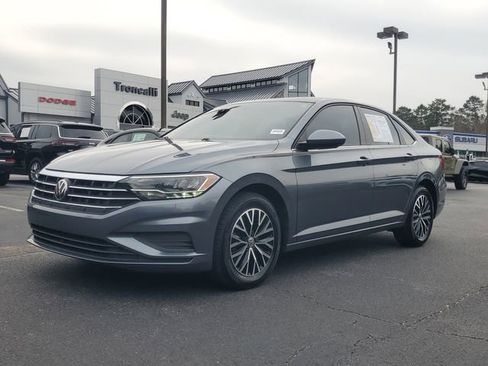 Used 2019 Volkswagen Jetta SE image 3