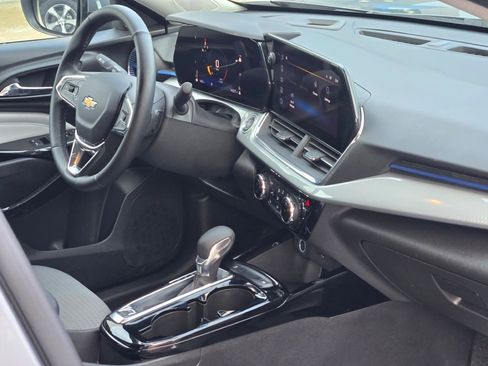 Certified 2025 Chevrolet Trax LT w/ LT Convenience Package image 7