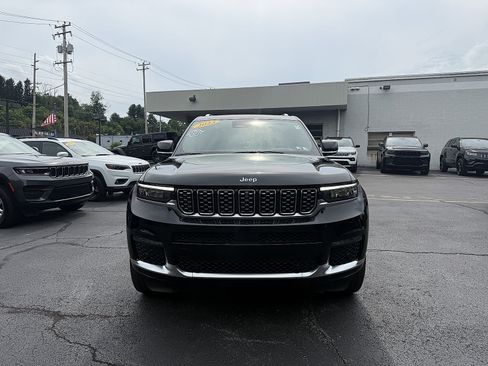 Used 2023 Jeep Grand Cherokee L Summit AWD/4WD image 2