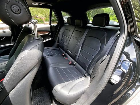 Used 2020 Mercedes-Benz GLC 300 4MATIC image 19