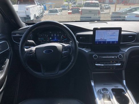 Used 2020 Ford Explorer XLT w/ Equipment Group 202A AWD/4WD image 9