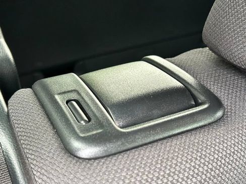 Used 2025 Toyota RAV4 XLE AWD/4WD image 43
