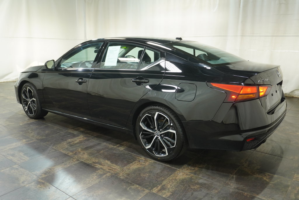 Used 2024 Nissan Altima 2.5 SR FWD image 7