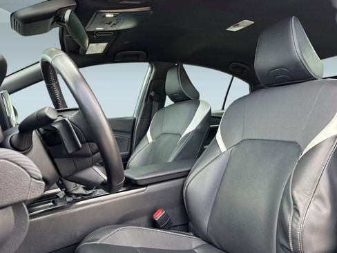 Used 2025 Toyota Camry SE image 23