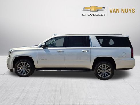 Used 2017 GMC Yukon XL SLT w/ Open Road Package AWD/4WD image 8