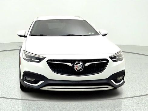 Used 2019 Buick Regal Essence w/ Driver Confidence Package I AWD/4WD image 2