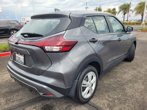 Used 2023 Nissan Kicks S image 4