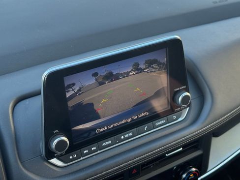 Used 2025 Nissan Rogue SV image 25