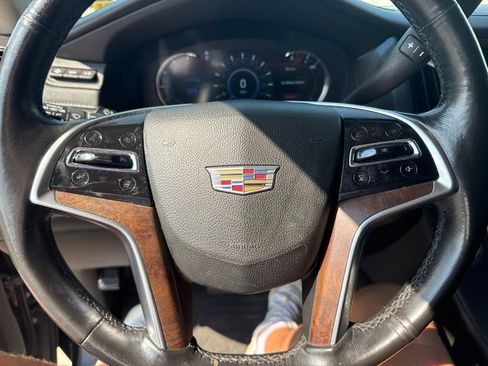 Used 2016 Cadillac Escalade Luxury AWD/4WD image 14