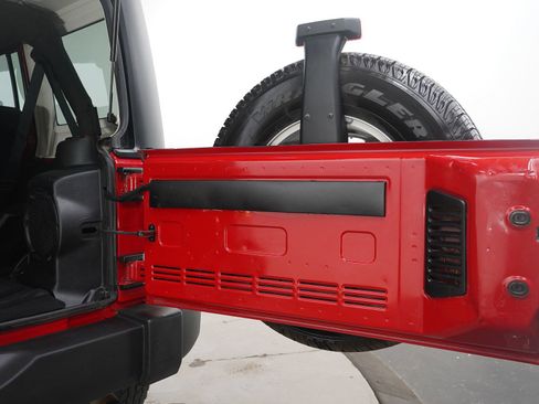 Used 2012 Jeep Wrangler Unlimited Sport image 17