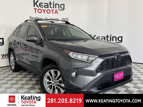 Used 2021 Toyota RAV4 XLE Premium image 2