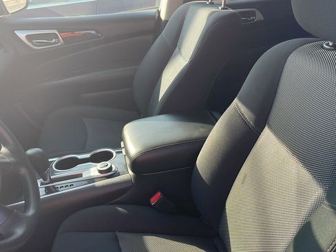 Used 2019 Nissan Pathfinder S image 10