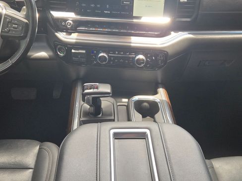Used 2022 GMC Sierra 1500 SLT AWD/4WD image 17