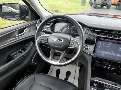 Used 2021 Jeep Grand Cherokee L Limited AWD/4WD image 18