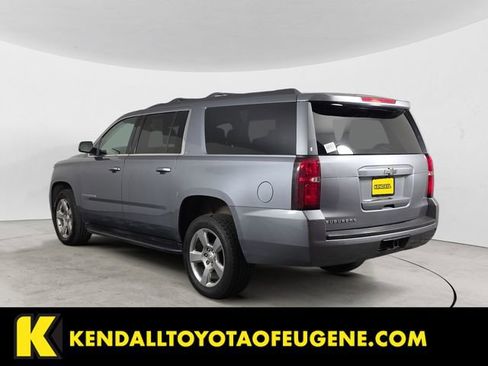 Used 2019 Chevrolet Suburban LT image 3